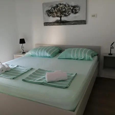 Fuer 5 Personen Ca, 68 M Sup2 In Silo, Adriakueste Kroatien Kroatische Inseln Apartment